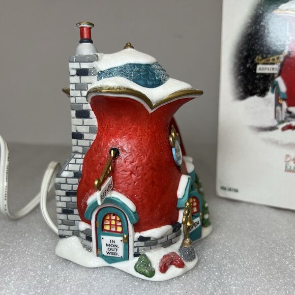 Dept 56 Pointy Toed Shoemaker Elfland 56766 North Pole Lighted Xmas Village - Picture 3 of 10